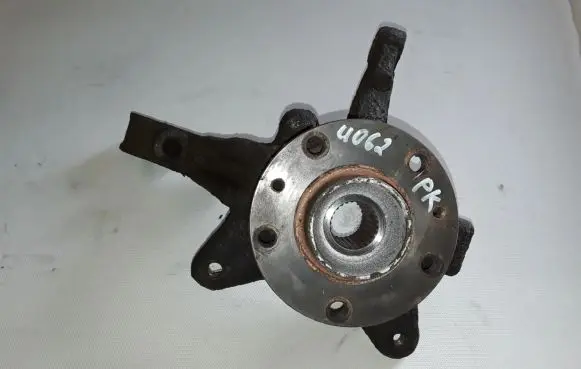 Renault Kangoo II Front wheel hub 8200755585