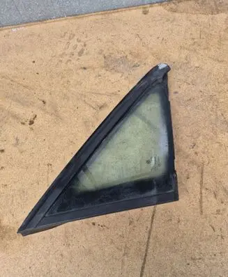 Volkswagen Touran I Front door window glass four-door D0T24M68AS2