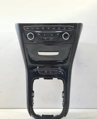 Opel Astra K Center console