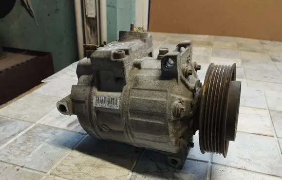 Volkswagen Golf V Air conditioning (A/C) compressor (pump) 1K0820803N