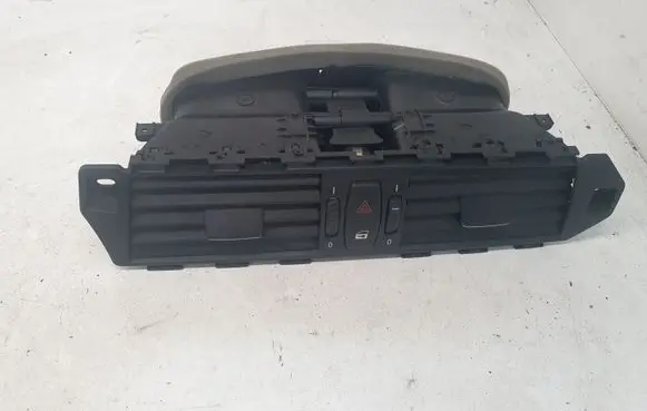 BMW 5 E60 E61 Dash center air vent grill 05114002 05148002 911220601