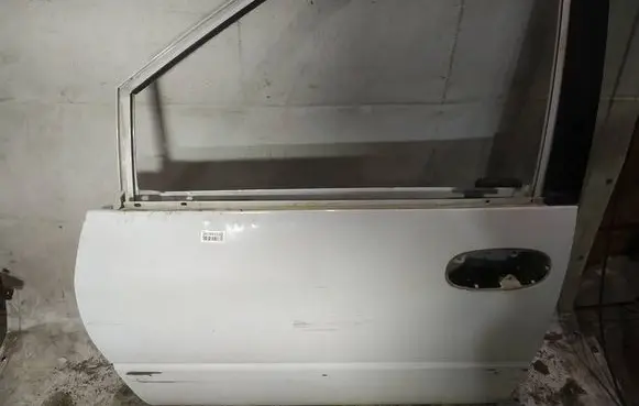 Chrysler Voyager Front door baltos