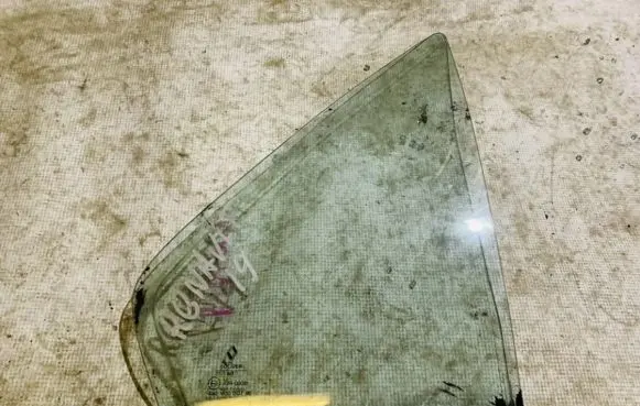 Renault 19 Rear vent window glass 