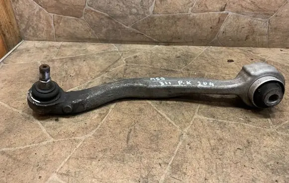 Mercedes-Benz C W204 Front lower control arm/wishbone 