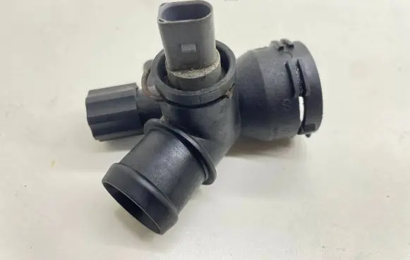 Volkswagen Touran I Engine coolant pipe/hose 1K0122291D