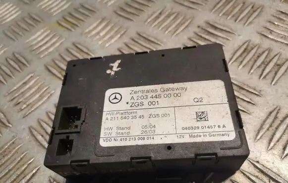 Mercedes-Benz C W203 Gateway control module 2034450000