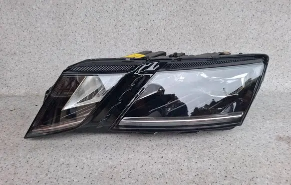Skoda Octavia Mk3 (5E) Headlight/headlamp 5E1941015D 030110423100 LE15A6369