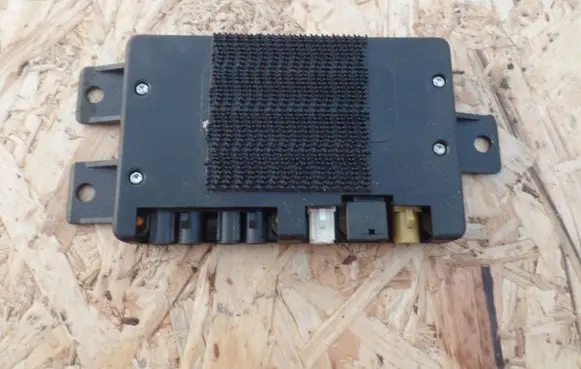 Audi A6 S6 C5 4B Aerial antenna filter 4D0035530C