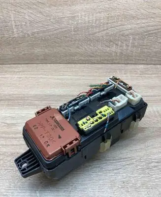 Mitsubishi Carisma Fuse module MB953355 0K080231 4860