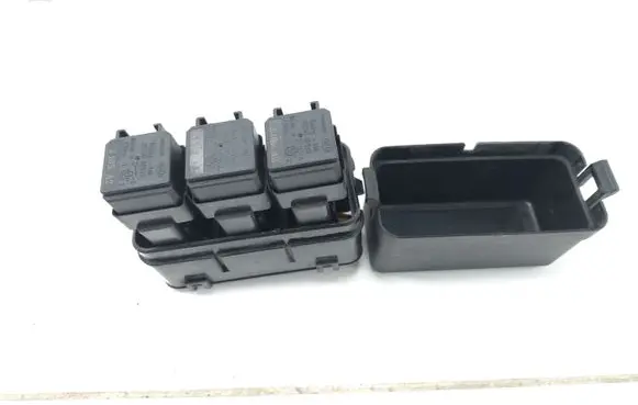 Nissan Qashqai Fuse module 64200049