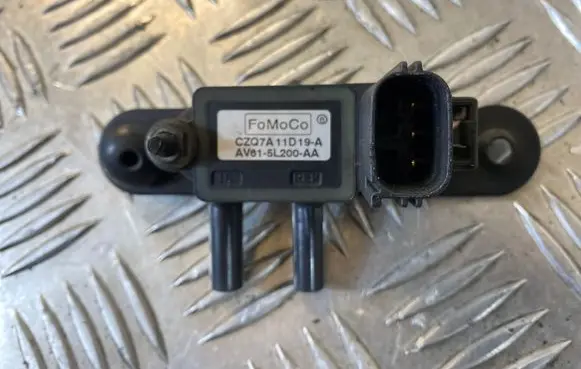 Ford C-MAX II Exhaust gas pressure sensor AV615L200AA CZQ7A11D19A