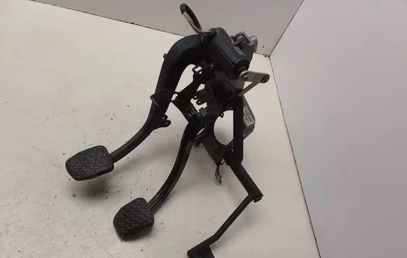BMW 5 E39 Pedal assembly 42223703