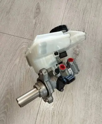 Volkswagen Golf VII Master brake cylinder 1K0945459C 24022015 8v1611021