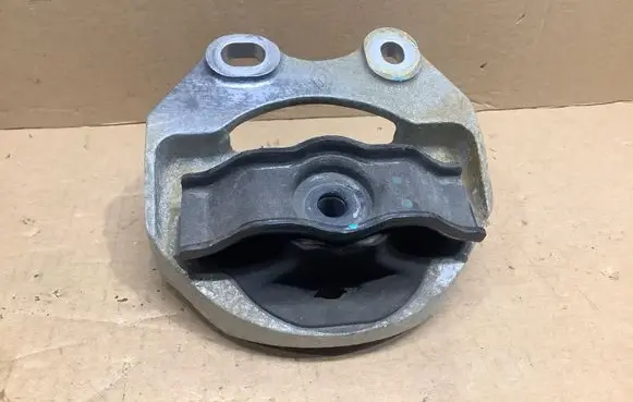 Engine mount bracket