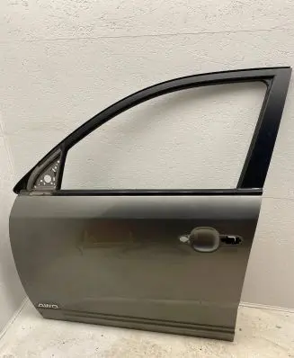 KIA Sorento Front door