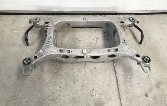 Volvo XC40 Rear subframe 32333884 32333885 32346744