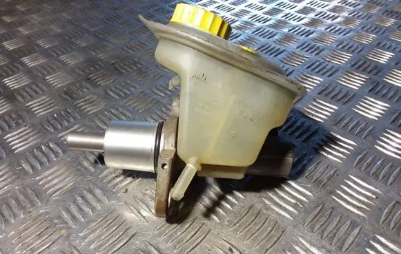 Audi A6 S6 C5 4B Master brake cylinder 4B0611301E