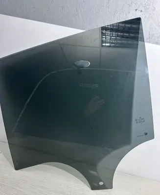 Rear door window glass