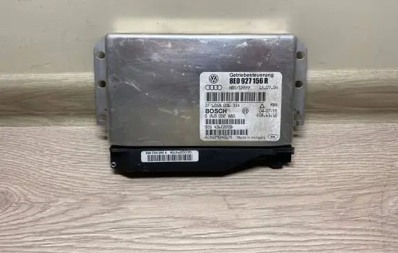 Audi A4 S4 B6 8E 8H Gearbox control unit/module 8E0927156R 0260002880