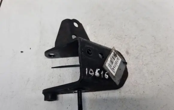 Engine mounting bracket