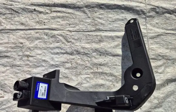 Volvo XC40 Fender mounting bracket 32234762