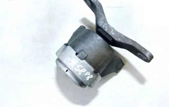 Ford Mondeo MK IV Engine mount bracket