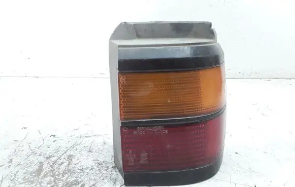 Volkswagen PASSAT B3 Rear/tail lights 333945257