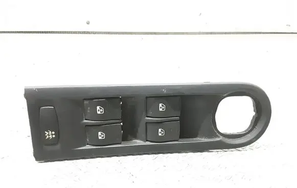 Renault Espace - Grand espace IV Electric window control switch 8200250481