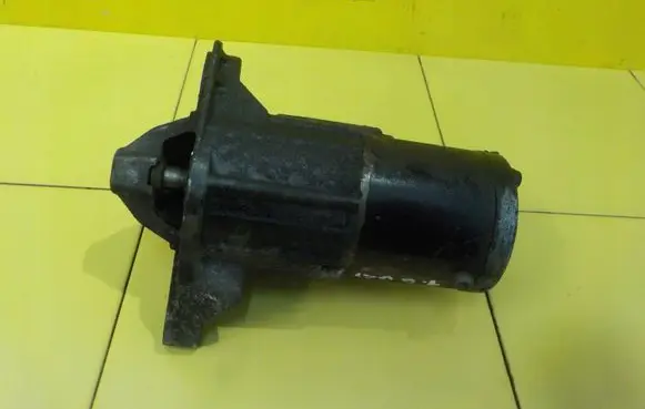 Renault Trafic III (X82) Starter motor 233003248R 1HTS15