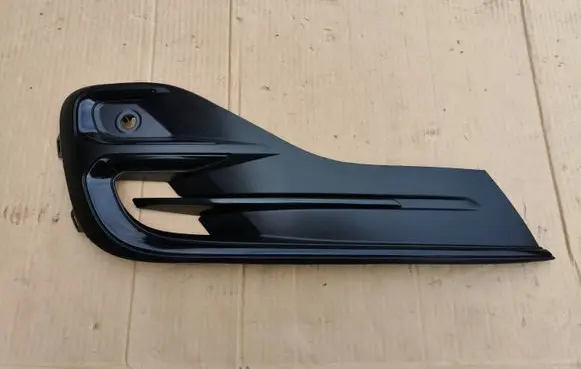 Ford Focus Front fog light trim/grill NX7B15A298B Kratka zderzaka przód prawa rh ford Focus mk4 IV lift facelifting 21+