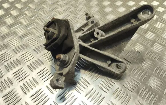 Dacia Duster Gearbox mount 8200605732 112228932R 3205022