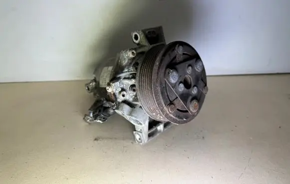 Nissan Juke I F15 Air conditioning (A/C) compressor (pump) 926001HC2D B140802355