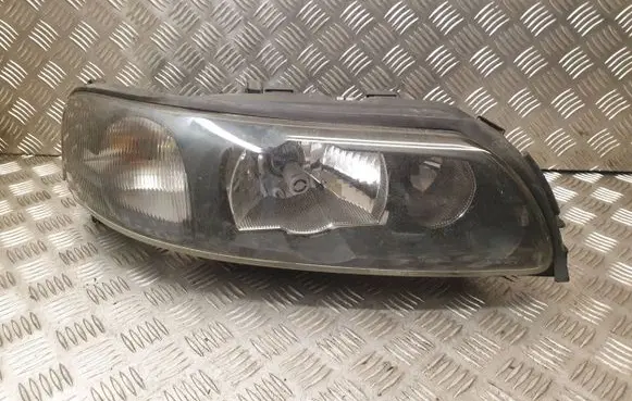 Volvo XC70 Headlight/headlamp 8693657