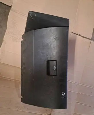 Volkswagen Golf IV Glove box