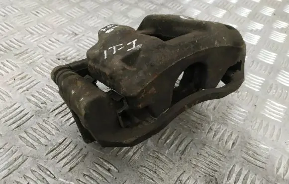 Honda CR-V Front brake caliper Y04263