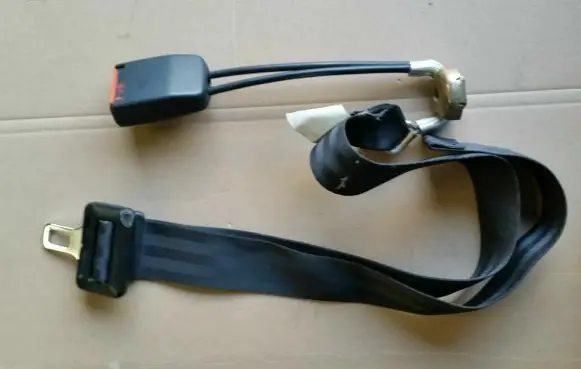Volkswagen PASSAT B4 Middle seatbelt (rear) 357857713A
