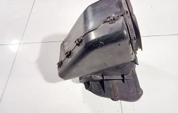 Air filter box