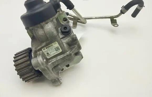 Volkswagen Caddy Fuel injection high pressure pump 0445010537 04L130755D 11141115