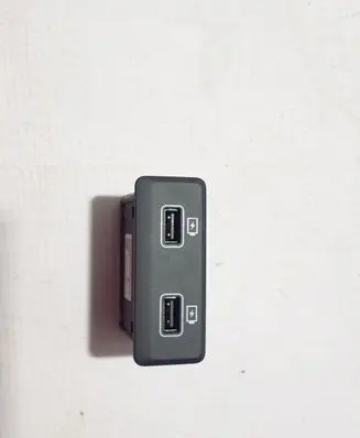 Renault Express USB socket connector 280233791R