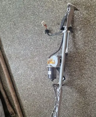 Mercedes-Benz C W203 Front wiper linkage and motor 2038200342