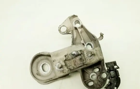 Audi A6 S6 C5 4B Engine mounting bracket 8E0199352D