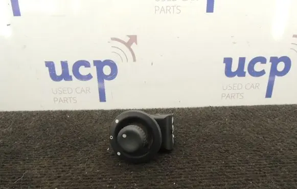 Renault Megane I Wing mirror switch 7700429992 D133