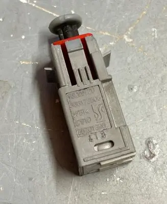Opel Zafira B Brake pedal sensor switch 13299720 55701396 366172505