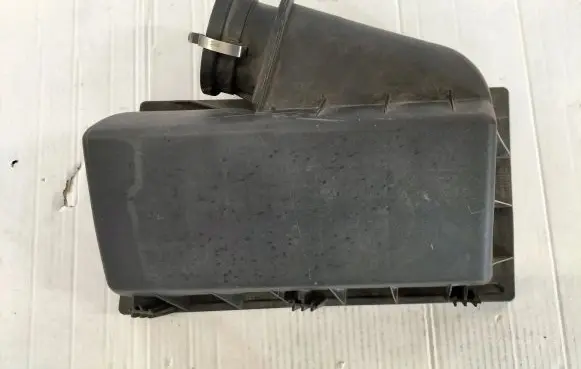 Mercedes-Benz E W210 Air filter box cover A1040901201