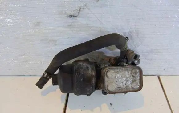 Citroen C5 Oil filter mounting bracket