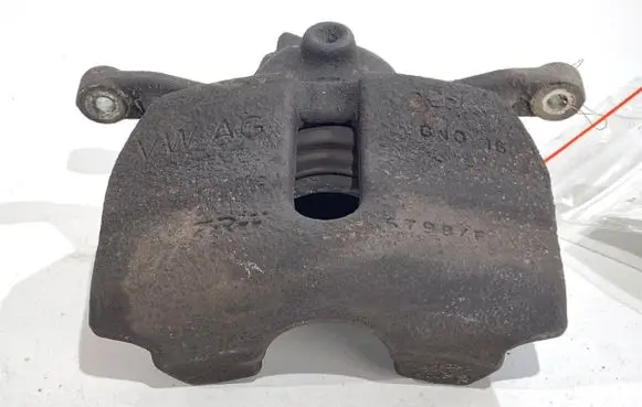 Volkswagen PASSAT B8 Front brake caliper 