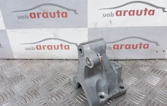 Toyota Verso Engine mounting bracket
