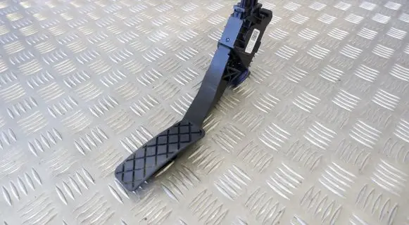 Volkswagen Tiguan Accelerator throttle pedal 5Q2723503F