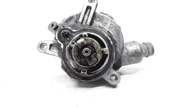Volvo V50 Vacuum pump 30731825