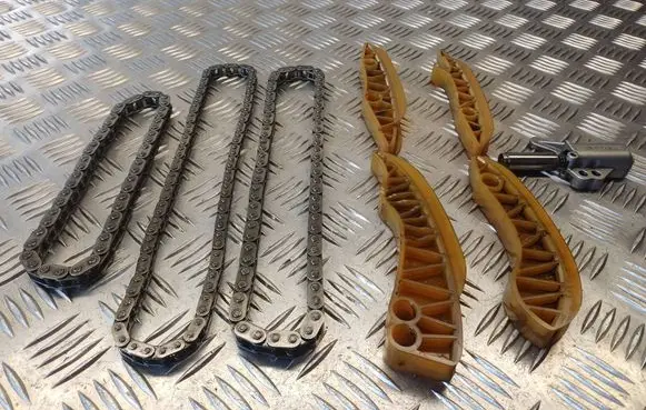 BMW X3 E83 Slide rail for timing chain 7797904 7797898 7797899